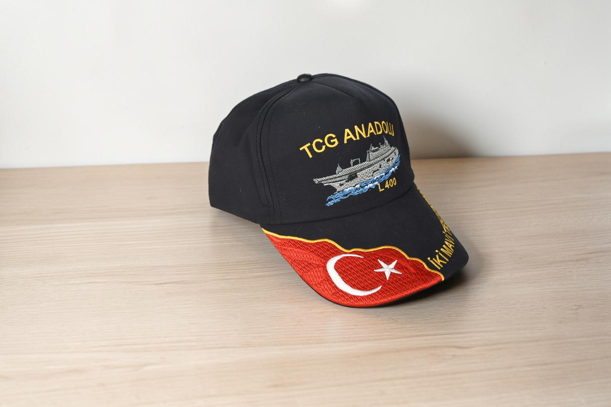 Siyah şapka ürün fotoğrafı